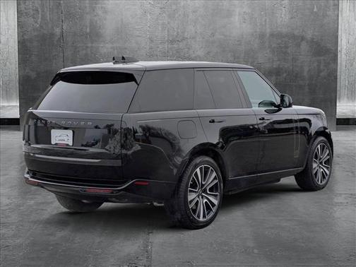 2025 Land Rover Range Rover P550e SE