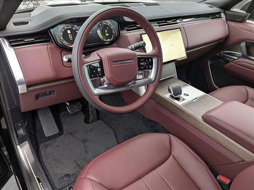 2025 Land Rover Range Rover P550e SE
