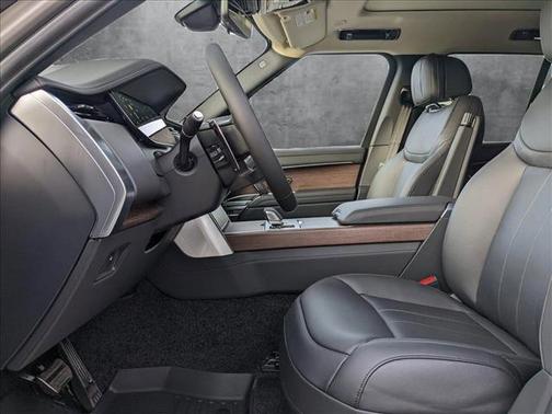 2025 Land Rover Range Rover P550e SE