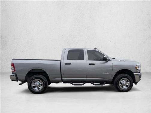 2022 RAM 2500 Tradesman Crew Cab 4x4 6'4' Box