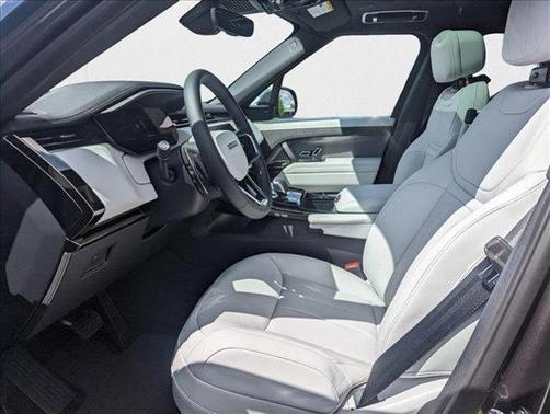 2025 Land Rover Range Rover Sport SE