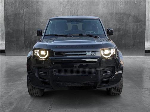 2025 Land Rover Defender X-Dynamic SE