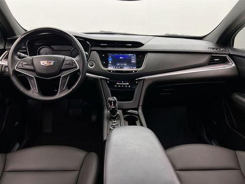 Crystal White Tricoat 2025 Cadillac XT5 Luxury