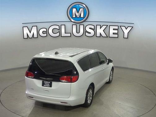 Bright White Clearcoat 2023 Chrysler Voyager LX