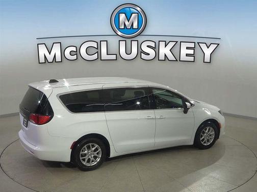 Bright White Clearcoat 2023 Chrysler Voyager LX
