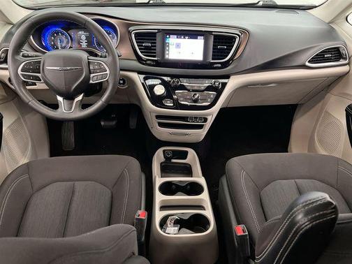 Bright White Clearcoat 2023 Chrysler Voyager LX