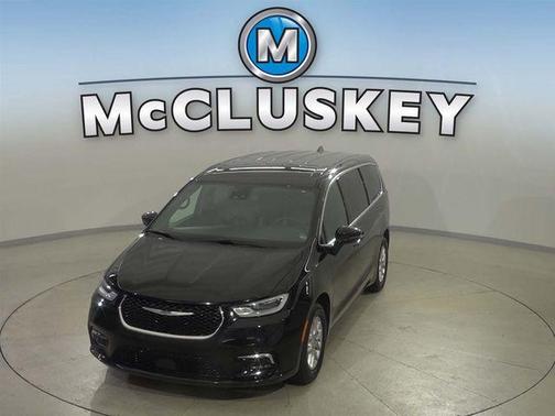 Diamond Black Crystal Pearlcoat 2025 Chrysler Pacifica L