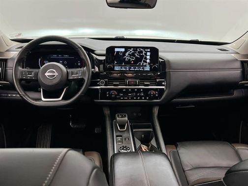 Pearl White Tricoat/Super Black 2024 Nissan Pathfinder Platinum 4WD