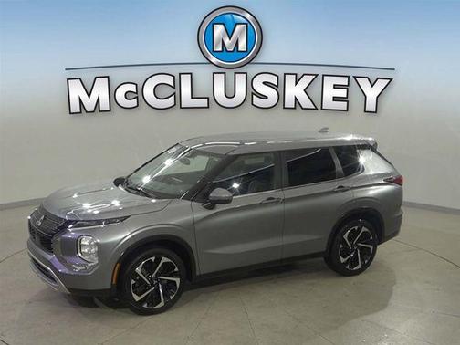 Gray 2024 Mitsubishi Outlander SE