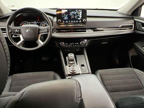 Gray 2024 Mitsubishi Outlander SE