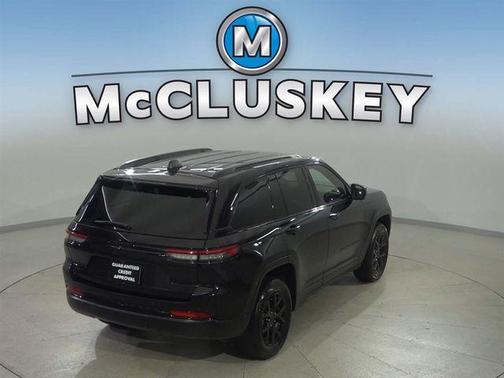 Diamond Black Crystal Pearlcoat 2024 Jeep Grand Cherokee Altitude