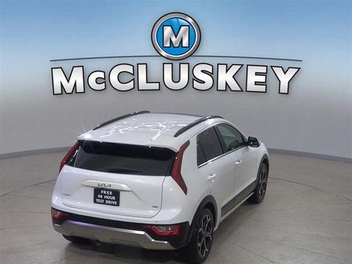 Snow White Pearl 2023 Kia Niro Touring