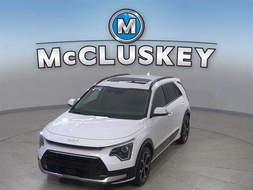 Snow White Pearl 2023 Kia Niro Touring