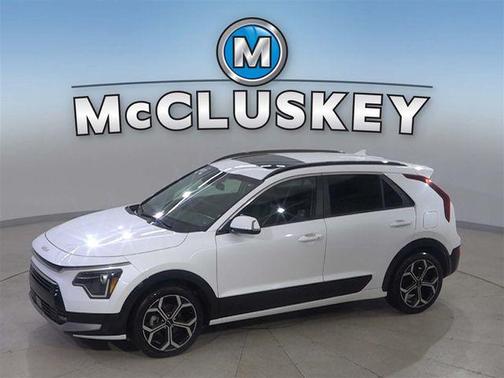 Snow White Pearl 2023 Kia Niro Touring