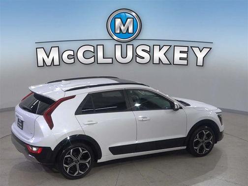 Snow White Pearl 2023 Kia Niro Touring