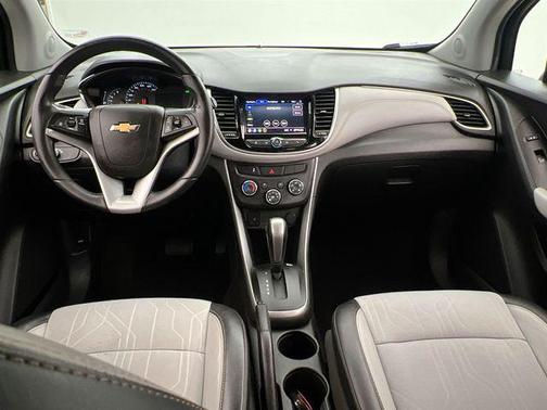 Mosaic Black Metallic 2021 Chevrolet Trax LT