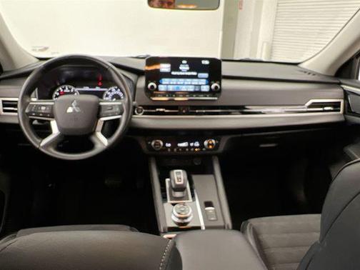 Alloy Silver Metallic 2024 Mitsubishi Outlander SE S-AWC