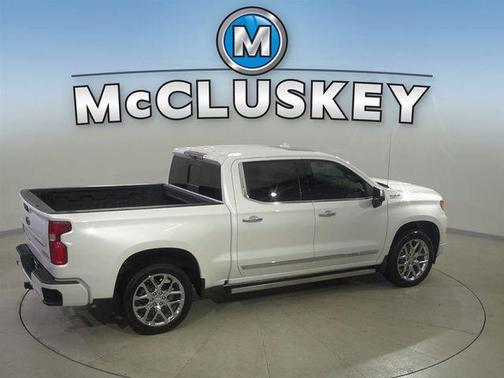 Iridescent Pearl Tricoat 2024 Chevrolet Silverado 1500 High Country