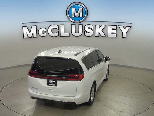 Bright White Clearcoat 2023 Chrysler Pacifica Touring L