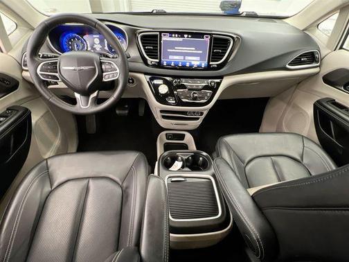 Bright White Clearcoat 2023 Chrysler Pacifica Touring L