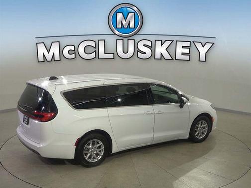 Bright White Clearcoat 2023 Chrysler Pacifica Touring L