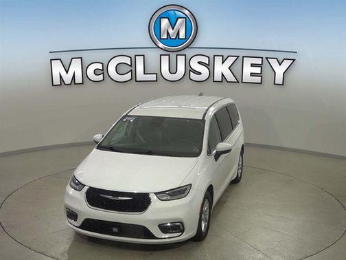 Bright White Clearcoat 2023 Chrysler Pacifica Touring L