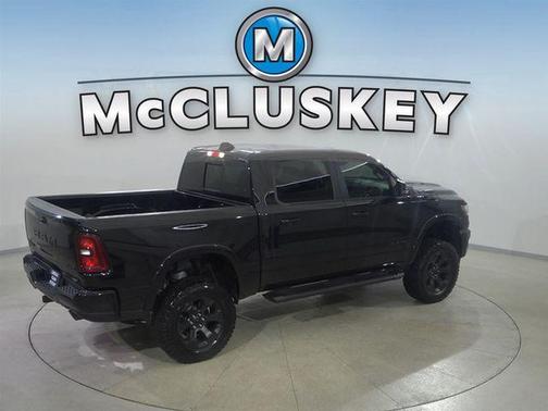 Diamond Black Crystal Pearlcoat 2025 RAM 1500 Big Horn/Lone Star