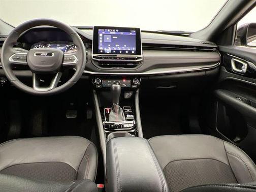 Bright White Clearcoat 2025 Jeep Compass Trailhawk
