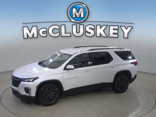 Iridescent Pearl Tricoat 2023 Chevrolet Traverse RS