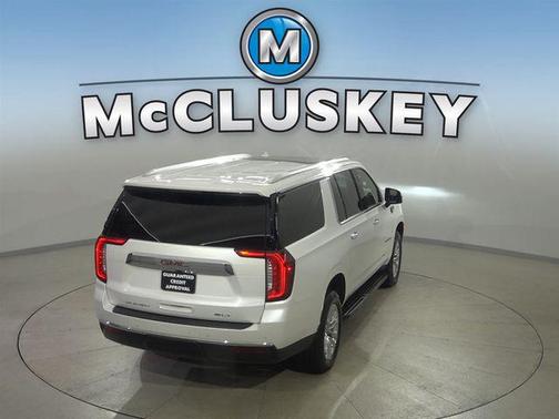 White Frost Tricoat 2022 GMC Yukon XL SLT