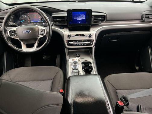 Star White Metallic Tri-Coat 2022 Ford Explorer XLT