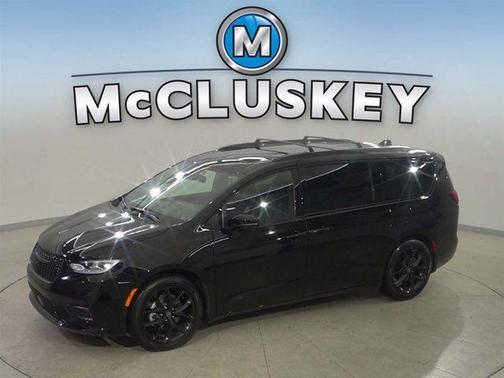 Diamond Black Crystal Pearlcoat 2025 Chrysler Pacifica Limited