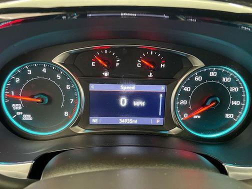 Sterling Gray Metallic 2023 Chevrolet Traverse LT Cloth