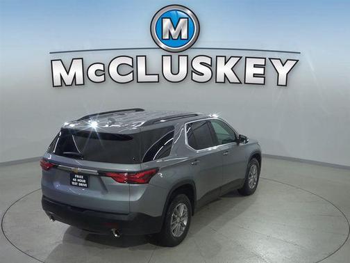 Sterling Gray Metallic 2023 Chevrolet Traverse LT Cloth