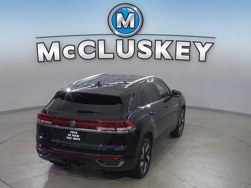Deep Black Pearl 2025 Volkswagen Atlas Cross Sport 2.0T SE w/Technology