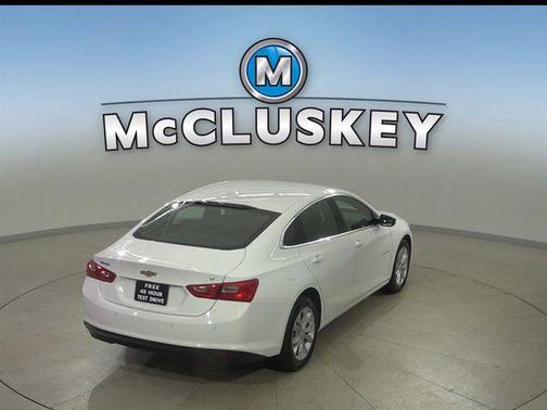 Summit White 2025 Chevrolet Malibu FWD 1LT