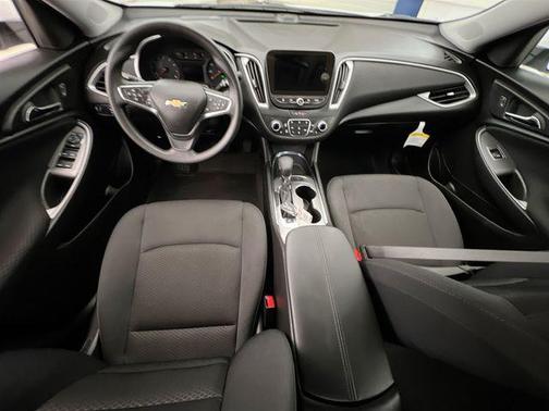 Summit White 2025 Chevrolet Malibu FWD 1LT
