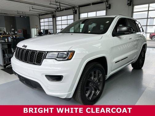 Photo 2 of 35 of 2021 Jeep Grand Cherokee Limited