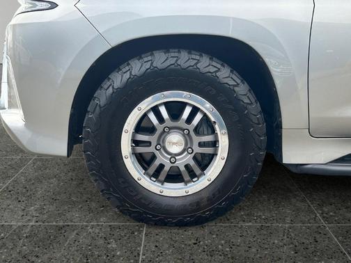 Atomic Silver 2021 Lexus LX 570 Base