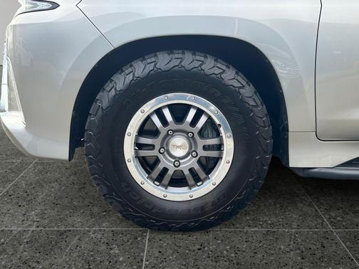 Atomic Silver 2021 Lexus LX 570 Base