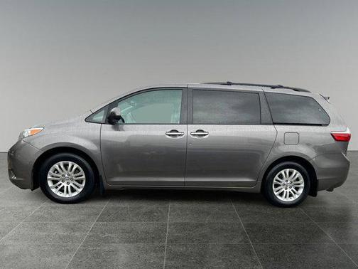 2016 Toyota Sienna XLE