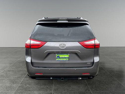 2016 Toyota Sienna XLE