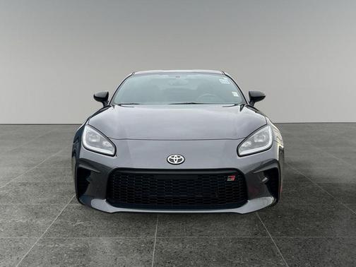 Pavement 2025 Toyota GR86 Premium