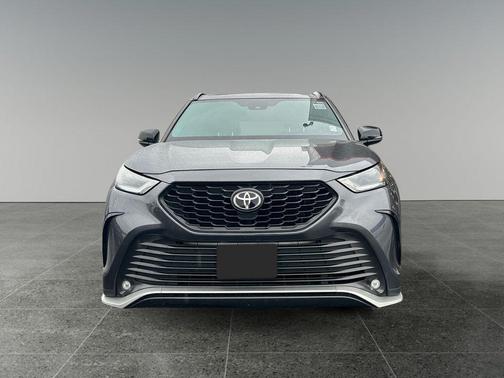 Magnetic Gray Metallic 2021 Toyota Highlander XSE