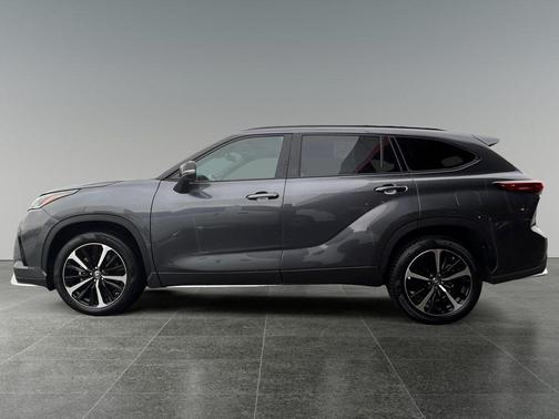 Magnetic Gray Metallic 2021 Toyota Highlander XSE