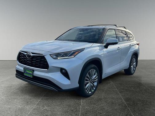 2026 Toyota Highlander Hybrid Platinum