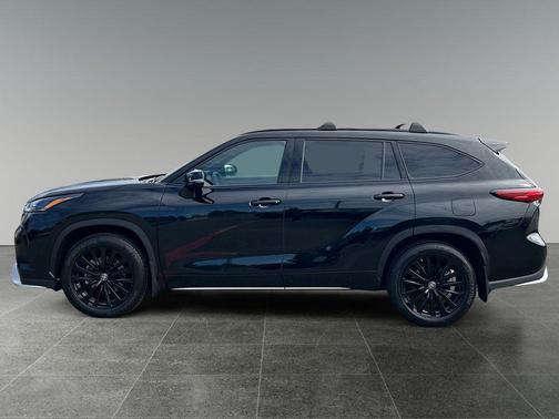 Midnight Black Metallic 2023 Toyota Highlander XSE