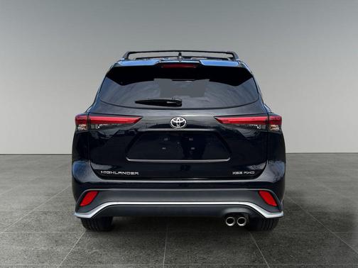 Midnight Black Metallic 2023 Toyota Highlander XSE