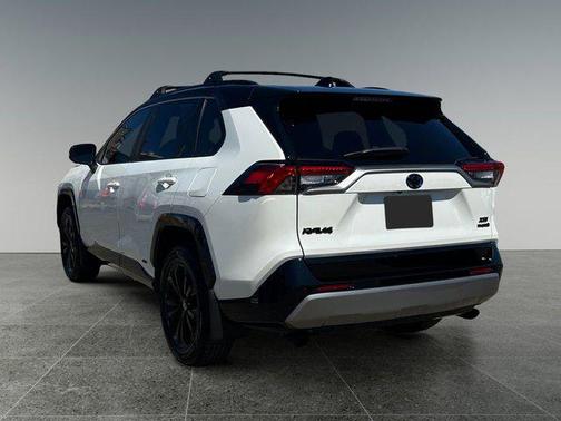 2022 Toyota RAV4 Hybrid SE