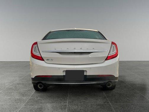 2016 Lincoln MKS Base